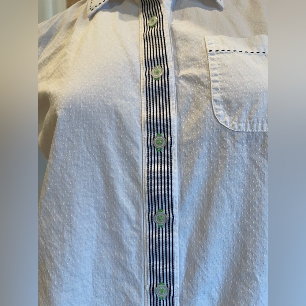 Koret White Button-Up Top with Embroidered Pocket - Picture 2 of 8